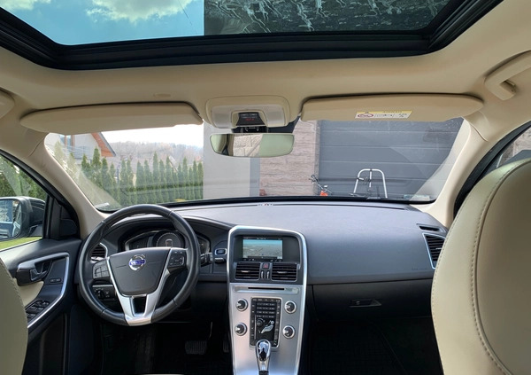 Volvo XC 60 cena 95000 przebieg: 147000, rok produkcji 2016 z Kraków małe 67